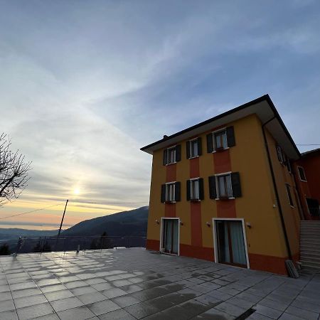 Hotel Belvedere Spiazzi Di Caprino المظهر الخارجي الصورة